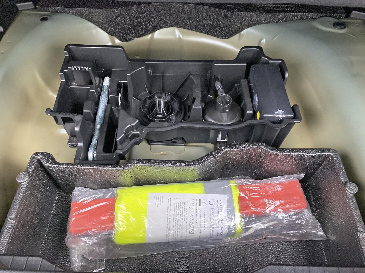 Peugeot 2008 hybrid 145 ch e-dcs6 allure — photo 16