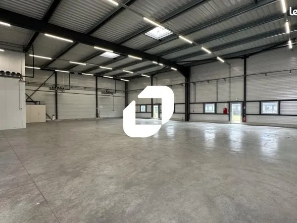 Local d'activité 871 m²