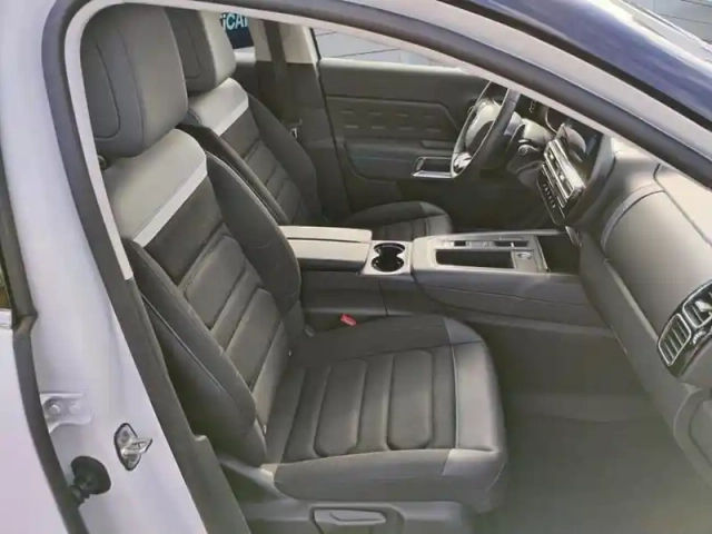 Citroën C5 Aircross hybride rechargeable 225 e-eat8 plus — photo 9