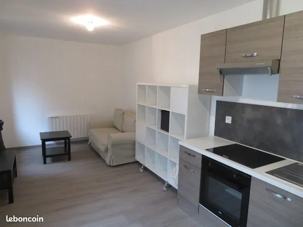 Loue studio meublé
