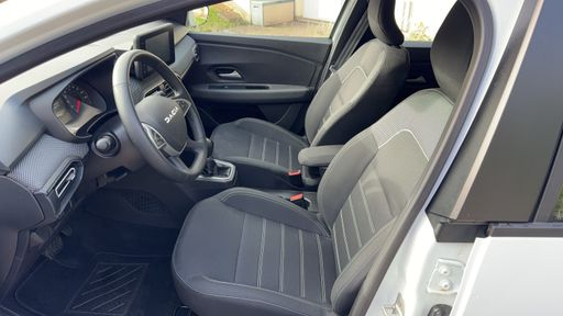 Dacia Sandero TCE 90 auto - Journey – 2025 – 2828 km – Essence – Boîte Automatique — photo 30