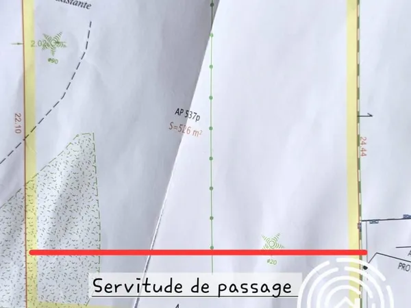 Terrain constructible de 430 m² — Calme, intimité et cadre r