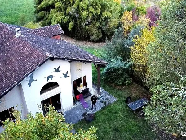 Maison romantique avec son étang privé en Dordogne