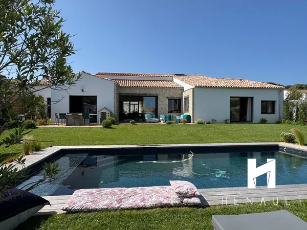 Maison 8 pièces 260 m²
