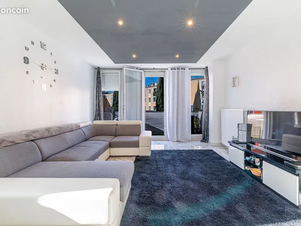 Appartement T4 86.20m² rénové à Carros