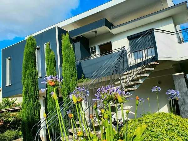 Maison 210m2 5 chambres Piscine Studio indépendant et Garage