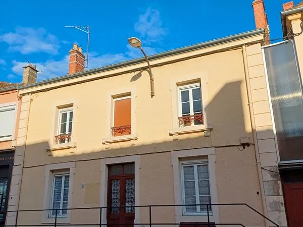 Maison de village / Immeuble