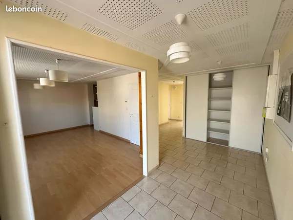 🏠 Appartement de 85 m² en rez-de-chaussée avec parking