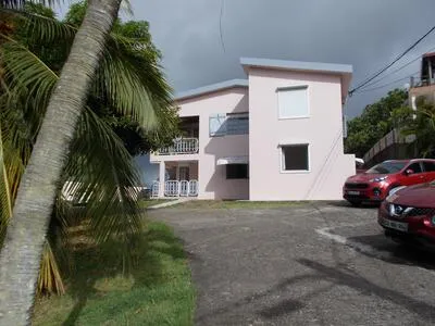 BEL APPT T4 DANS RESIDENCE DE 4 LOGEMENTS