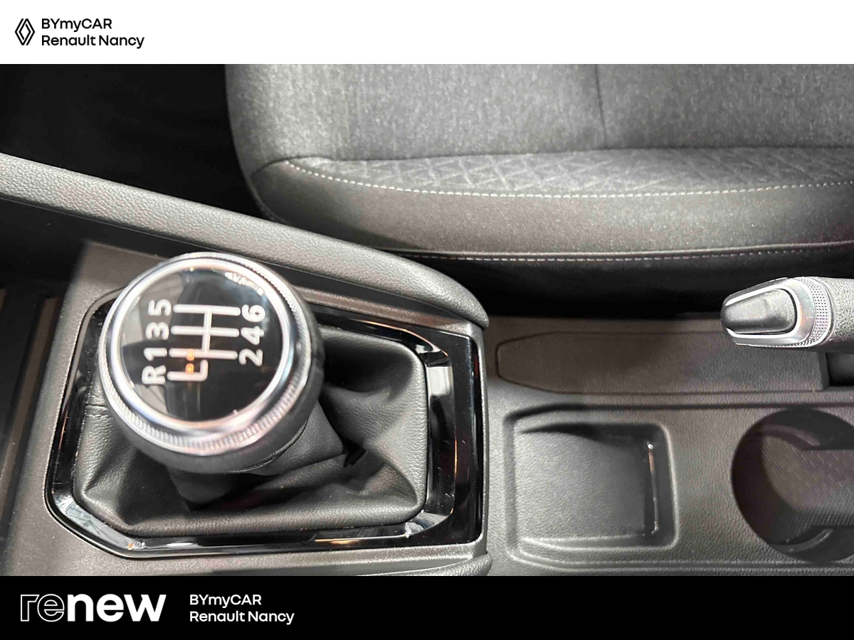 Renault Clio TCe 90 — photo 18