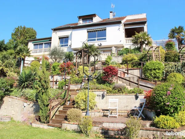 Maison 11 pièces 400 m²