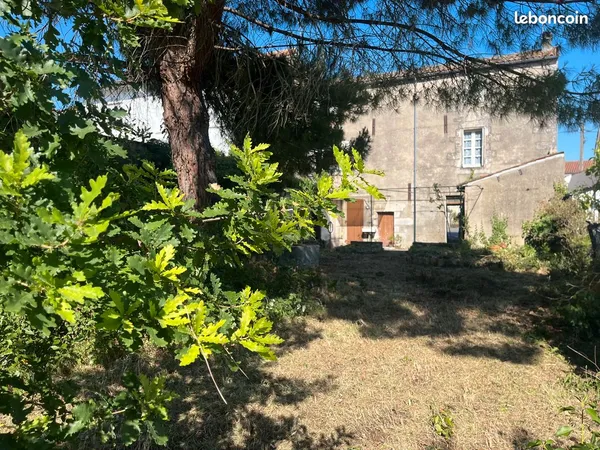 MAISON A RENOVER DE 215 M2 le gond pontouvre + jardin de 850m2