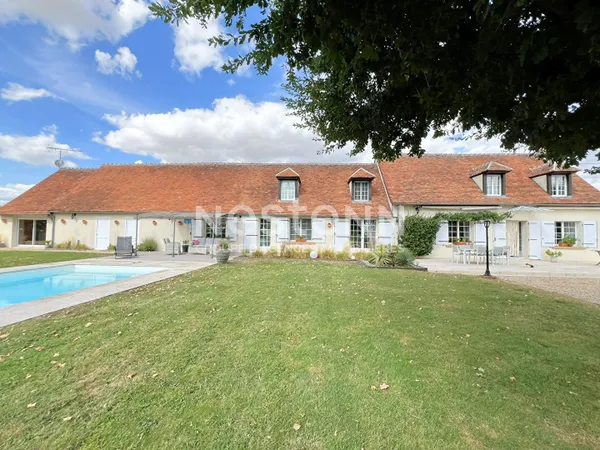 Longère de caractère avec piscine sur POULAINES (INDRE 36)