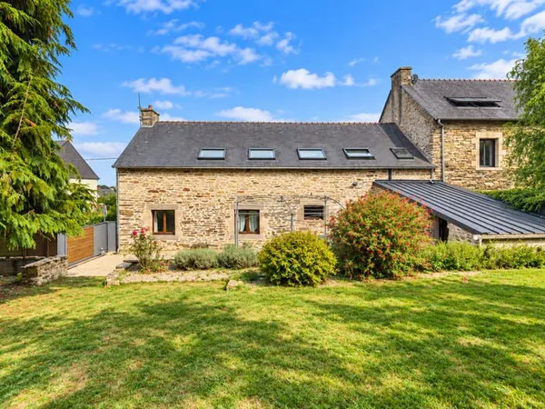 MORBIHAN - Saint Jean Brevelay - Longère rénovée avec 4 chambres et 906 m2 de jardin