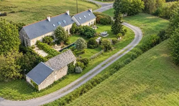 Propriété avec 2 maisons sur 2ha79ca