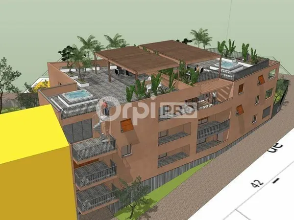 Bâtiment 745 m²