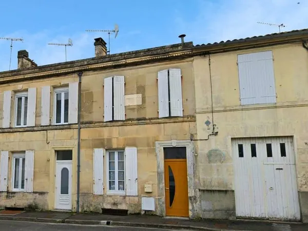 MAISON de ville louée proche de la place François 1er