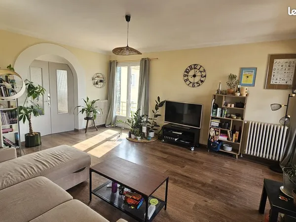Appartement T4 - 100 m2 -garage et parking