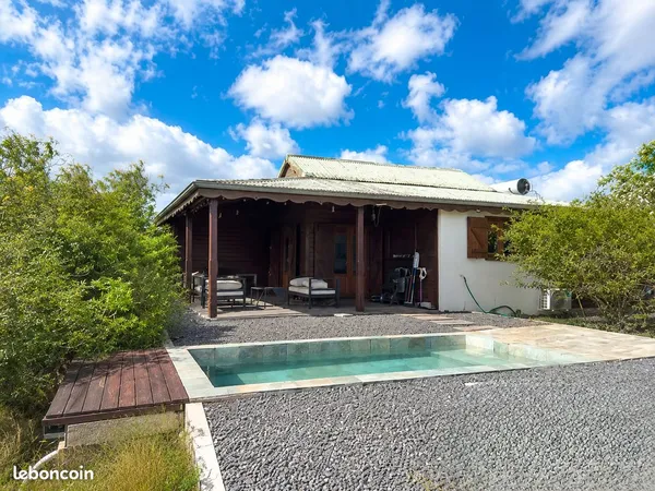 Charmante maison de plain-pied T4 avec piscine carrelée et jardin