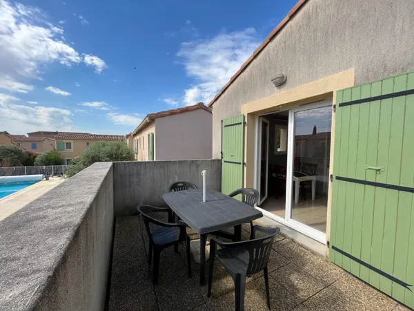 Agréable T2 avec balcon vue piscine - Résidence Le Mas des Arènes à Mouriès
