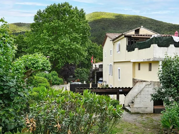 Maison de 7 pièces de 220 m² situé au Martinet