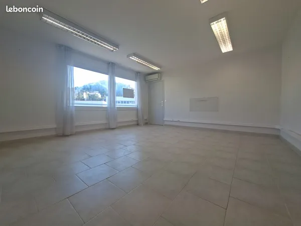 Local 40 m² Mouans-Sartoux