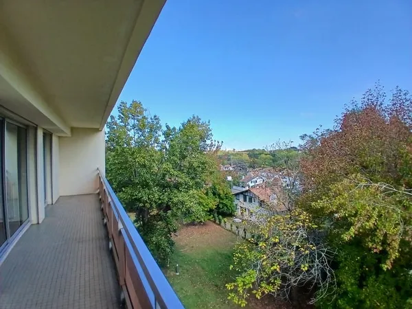T2 BAYONNE BEYRIS - AU CALME AVEC BALCON PARKING