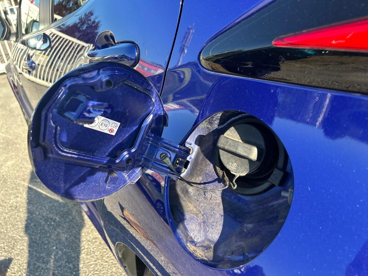 Toyota Yaris 116h design 5p — photo 12