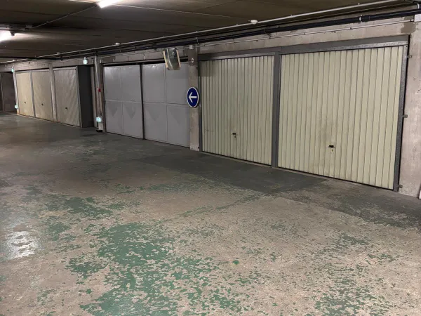 Vends Garage / box proximité RER / métro Vincennes (5' )