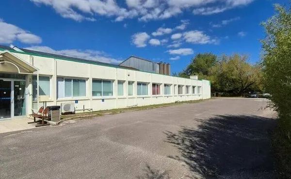 Local d'activité 905 m²
