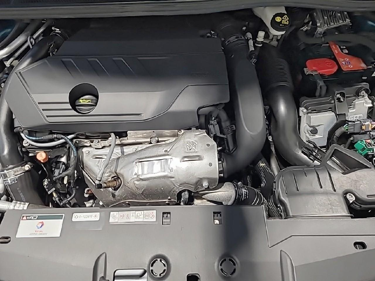 Peugeot 408 phev 225 e-eat8 allure pack — photo 15