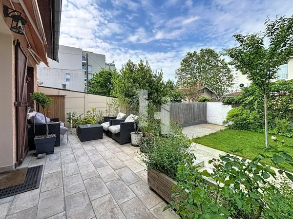 MAISON 4 PIECES 100M2 TERRAIN 221 M2 - 69100 VILLEURBANNE
