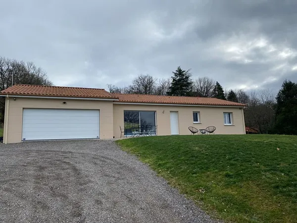 SOLIGNAC, Maison NEUVE T5 de 118 m² avec garage double, terrasse et jardin !