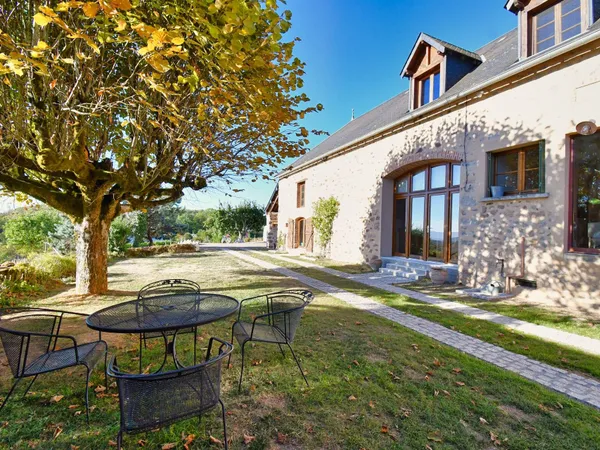 Longère rénovée de 5 chambres - 219 m²