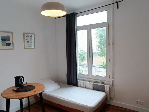 Joli petit studio tout équipé - Internet/WiFi, chauffage, TV, élec & eau chaude INCLUS ✅ , centre La