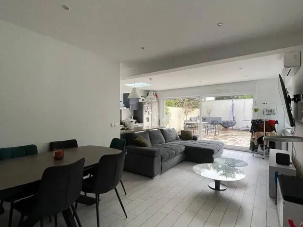 Maison 10 pièces 225 m²