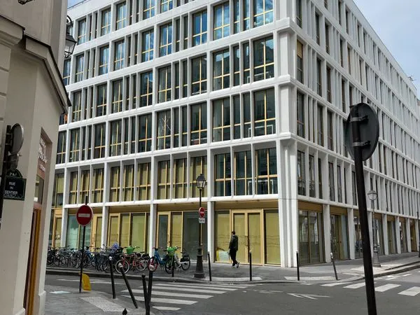 Location 1 place de parking privative Paris 2e