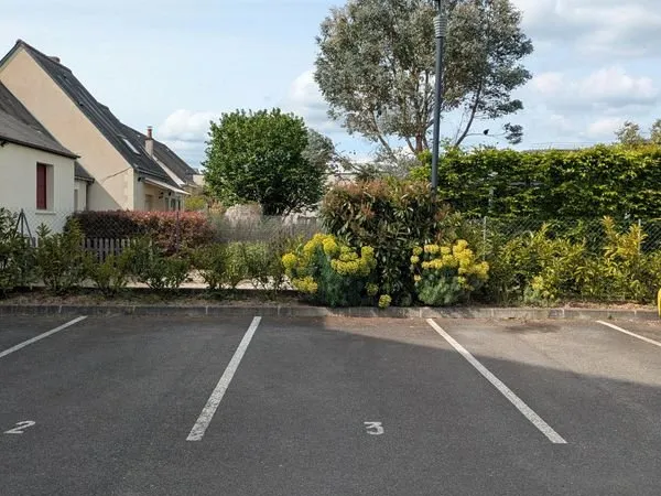 Place de parking sécurisée - Montlouis sur Loire centre