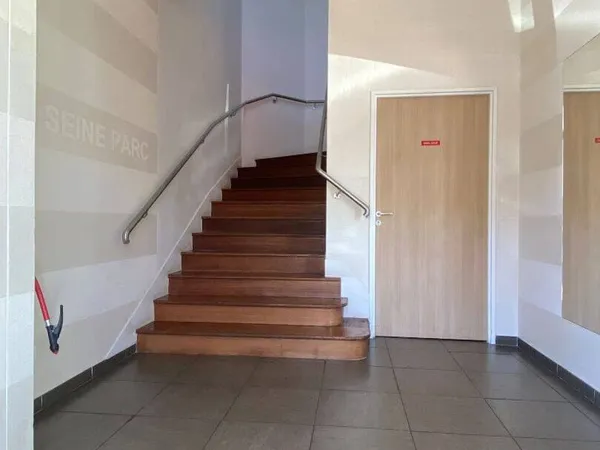 Local d'activité 178 m²