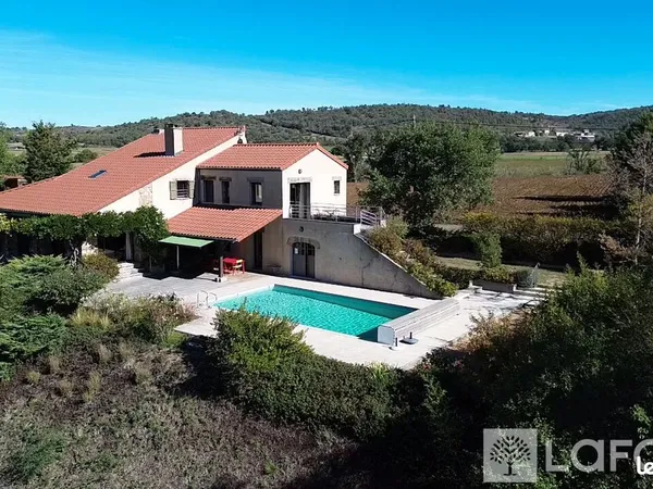 Propriété 7 pièces 231 m²