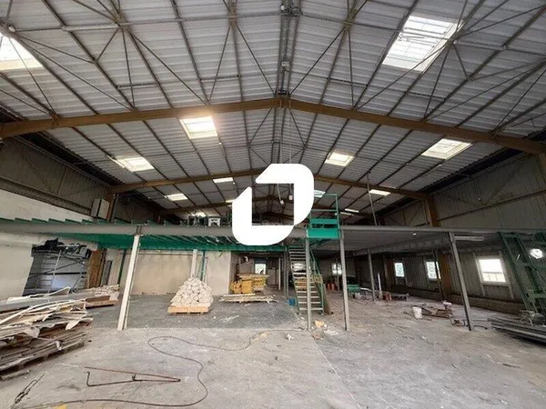 Local d'activité 5699 m²