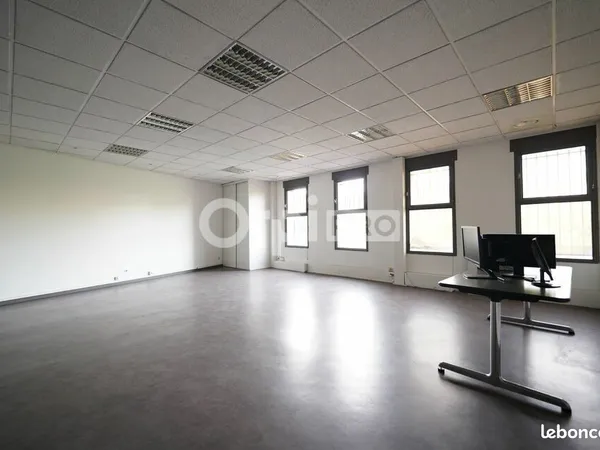 Bureau 140 m²