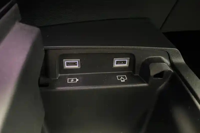 Peugeot 3008 hybrid 136 e-dcs6 — photo 25