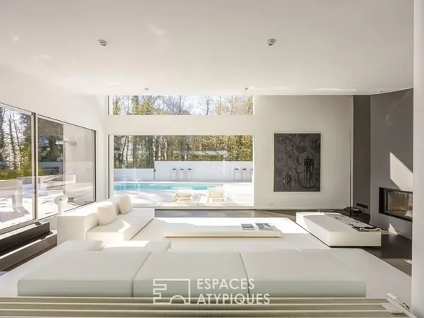 Contemporaine d'exception dans son écrin verdoyant