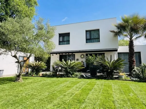 Maison 5 pièces 160 m²
