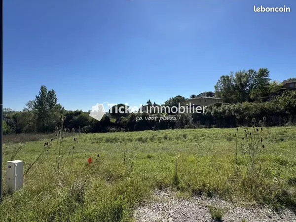 Terrain 1564 m² Clermont-le-Fort