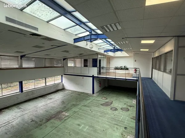 Propriétaire loue 450 m2 de local mixte sans frais