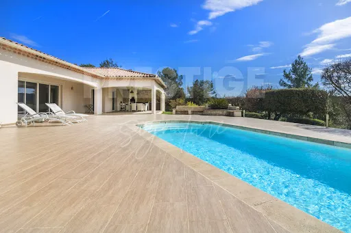 Villa 6 pièces 215 m²