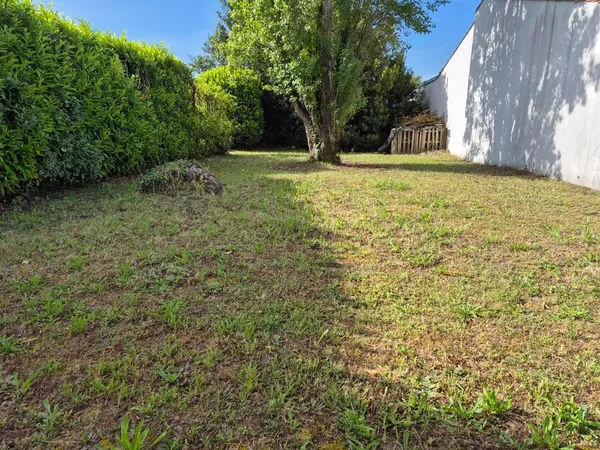 TERRAIN CONSTRUCTIBLE ET PROJET DE MAISON RÉTAISE