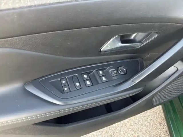 Peugeot 308 phev 180ch allure e-eat8 — photo 12